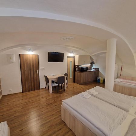 Apartmany Pod Klasterem Kladruby  ภายนอก รูปภาพ